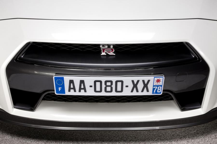  Nissan GT-R 2011 года  (фото 12 из 87)